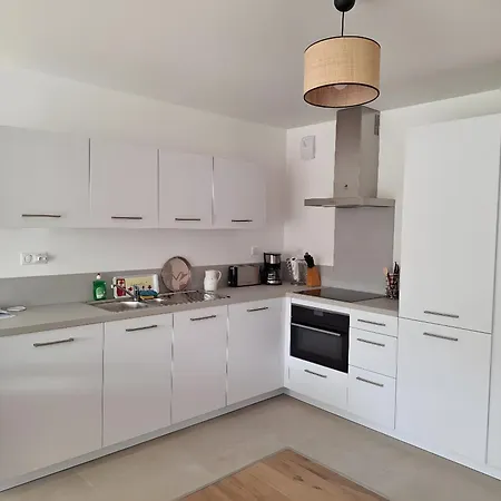 Apartment Oscar Wilde Entree A *